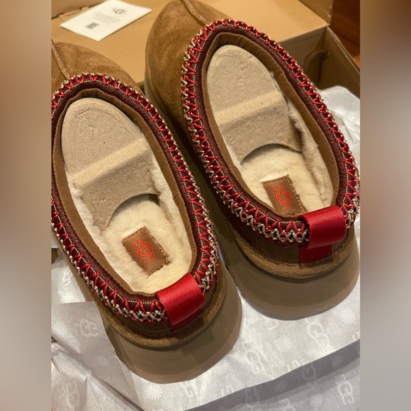 *SOLD* UGGs Tazz (size 8) in Chestnut - Picture 6 of 6